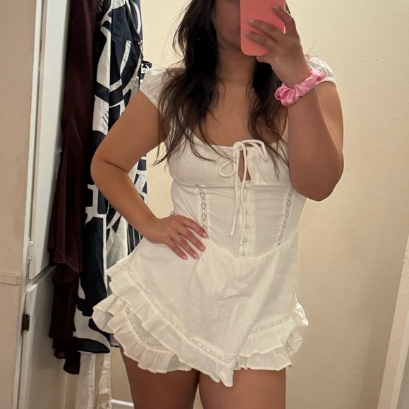 NWT✨ UO White Romper - M - Picture 5 of 6